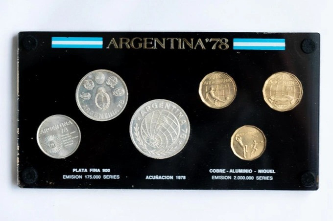 Trước đây, Argentina từng phát hành đồng tiền kỷ niệm khi Argentina giành chức vô địch World Cup đầu tiên vào năm 1978. Ảnh: Thesun