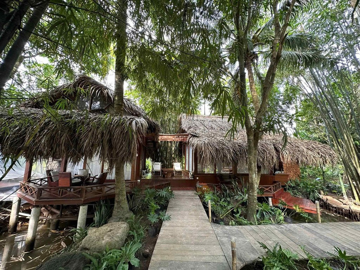Ngoài khu sinh thái rộng tới 50.000m2, mới đây nhất, Vân Trang còn còn tậu thêm villa miệt vườn hoành tráng.