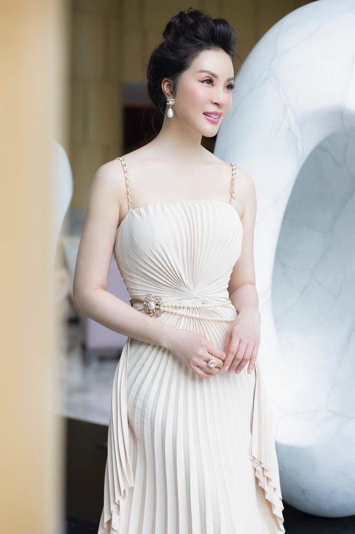 Không chỉ thế, Thanh Mai từng gây xôn xao dư luận khi "xuống tay" sắm những món đồ trang sức trị giá hàng tỷ đồng. Ảnh: Bestie