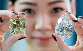 Không có viên kim cương nào giống nhau. Chúng mang các đặc tính độc đáo riêng như các tạp chất bên trong và màu sắc. Ảnh: NDTV