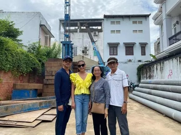 Như vậy, vợ chồng Thuý Diễm - Lương Thế Thành xây 2 căn nhà chỉ trong vòng 2 năm. Ảnh: FBNV