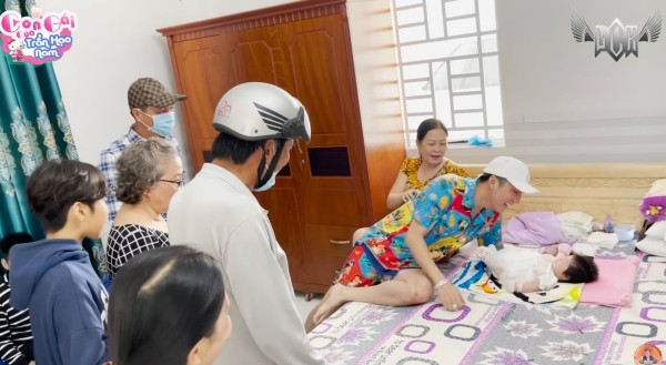 Phòng ngủ đơn giản, đẩy đủ giường, tủ quần áo. Ảnh: Chụp màn hình