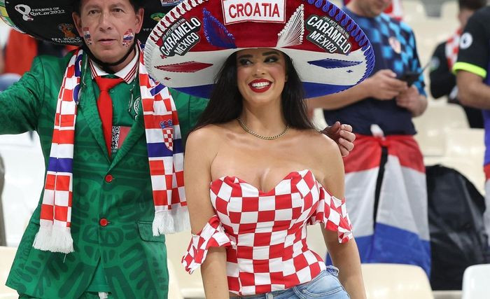 Mặc dù vậy, cựu hoa hậu Croatia năm 2016 - Ivana Knoll vẫn phớt lờ lệnh cấm khi thường xuyên ăn mặc hở hang khi tới sân cổ vũ cho đội tuyển Croatia thi đấu.