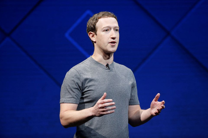 CEO Facebook - tỷ phú Mark Zuckerberg không chi quá nhiều tiền cho ăn mặc hay siêu xe mà tập trung đầu tư vào bất động sản và làm từ thiện. Ảnh: Nytimes