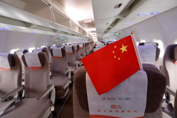 Theo chuyên trang Interesting Engineering, COMAC C919 là máy bay phản lực thân hẹp hai động cơ CFM International LEAP-1C, có thể chở từ 158 – 192 hành khách.