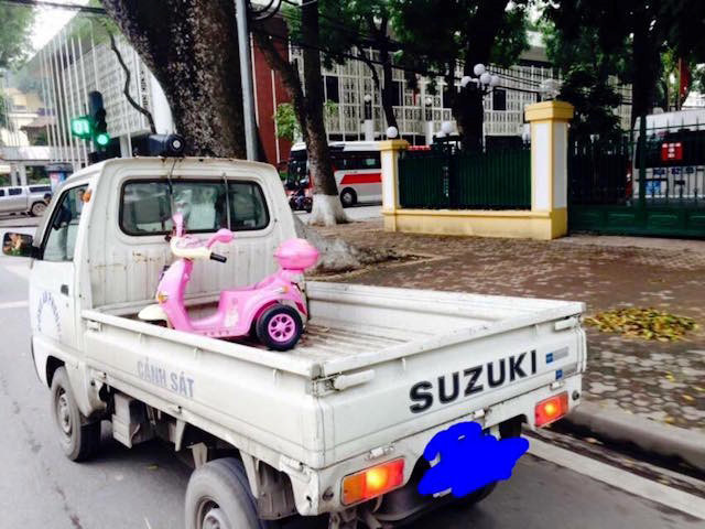 Đưa "siêu xe" vi phạm về trụ sở.