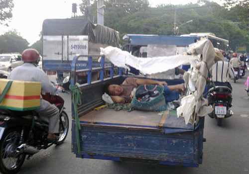 Ngả lưng thư giãn.
