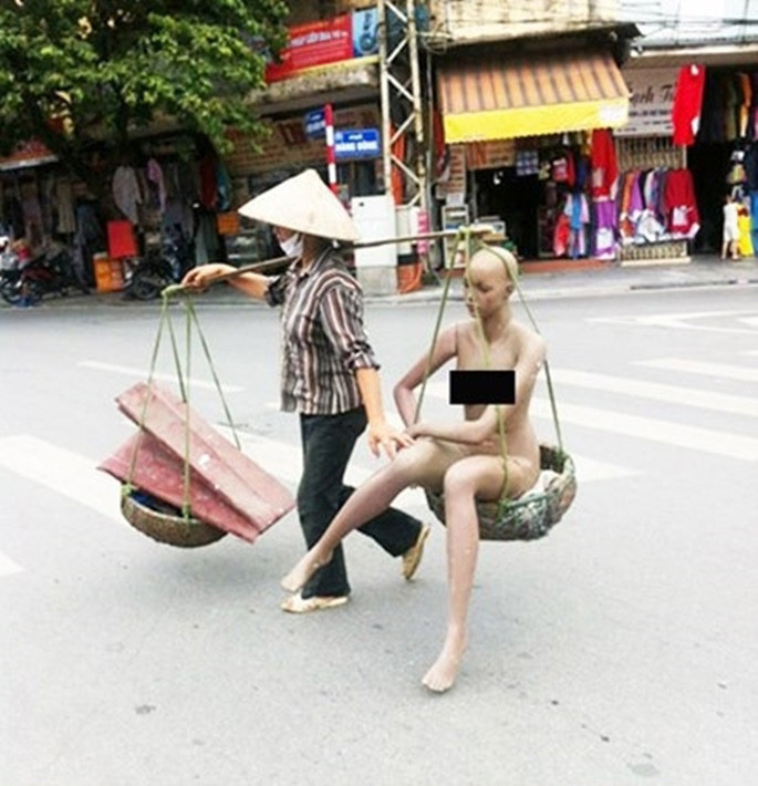 Gánh cả siêu mẫu.