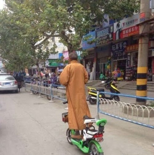 Ảnh hài hước về giao thông Việt Nam.