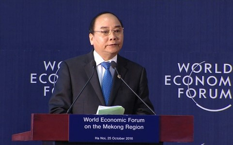Nhận lời mời của Chủ tịch Diễn đàn Kinh tế Thế giới Klaus Schwab, hôm 17/1, Thủ tướng Chính phủ Nguyễn Xuân Phúc dẫn đầu Đoàn đại biểu cấp cao Việt Nam tham dự Hội nghị thường niên Diễn đàn Kinh tế Thế giới tại Davos, Thụy Sỹ từ ngày 17- 21/1/2017. Ảnh: VOV.
