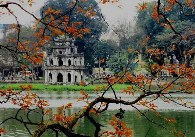 Hà Nội từ lâu đã trở nên gần gũi, thân quen với nhiều thế hệ người Việt Nam và cả du khách nước ngoài. Bốn mùa ở Hà Nội thật rõ rệt và đặc sắc, với vẻ đẹp riêng đến mê đắm hồn người.