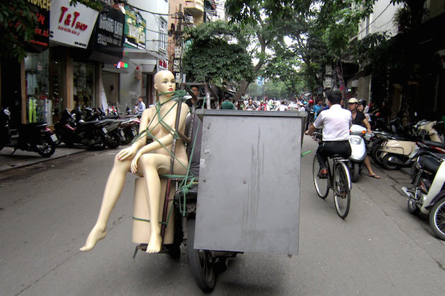 Chở hàng cồng kềnh.