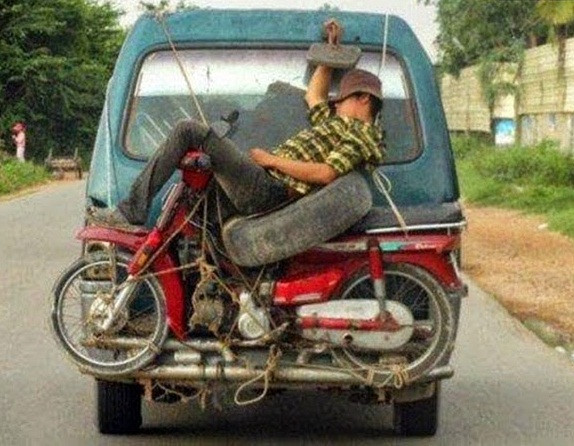 Đi nhờ cho tiết kiệm tiền xăng nào....
