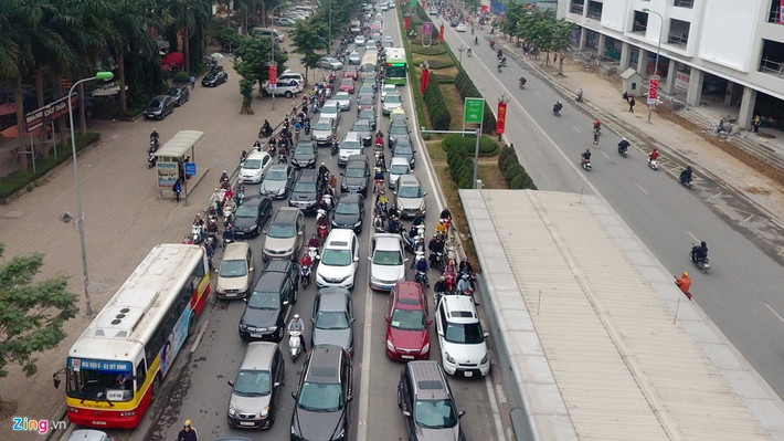 Và buýt nhanh đã chạy chậm hơn so với buýt thông thường bởi các tài xế xe màu vàng đỏ "luồn lách tốt hơn".
