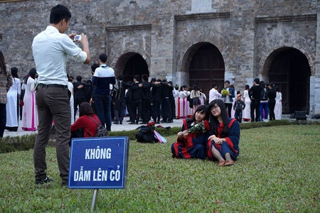 "Không dẫm lên cỏ" là câu nói bị "chà đạp" nhất.