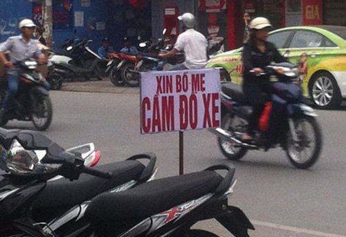 Biển cấm "tha thiết" quá.