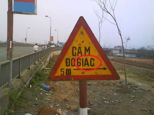 Sai lỗi chính tả trên tấm biển cấm đổ rác.