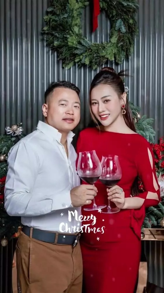 Từ sau khi kết hôn và sinh con, vợ chồng Shark Bình - Phương Oanh thường xuyên chia sẻ những hình ảnh về cuộc sống gia đình. Qua đó, khán giả phần nào thấy được sự xa hoa trong căn biệt thự tại Hà Nội của cặp đôi. Ảnh: FBNV