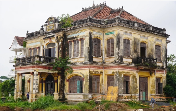 Để xây dựng ngôi biệt thự 100 tuổi này, 100% nguyên vật liệu được nhập từ Pháp vào đầu thế kỷ 20. Ảnh: Plo
