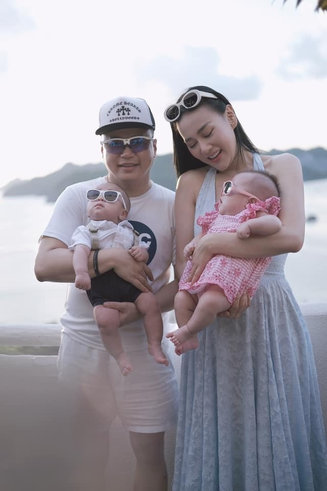 Khoảnh khắc hạnh phúc của Shark Bình bên vợ và hai con sinh đôi trong chuyến du lịch nhân dịp nghỉ lễ. Ảnh: FBNV