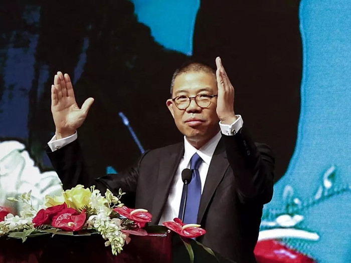 Sau khi tốt nghiệp Đại học, ông xin làm phóng viên cho tờ Nhật báo Chiết Giang. Trong thời gian làm báo, Zhong Shanshan có cơ hội phỏng vấn nhiều doanh nhân thành đạt. Từ đó, ông mở rộng tầm nhìn và tích lũy thêm nhiều mối quan hệ để xây dựng nguồn lực. Ảnh: The Economic Times