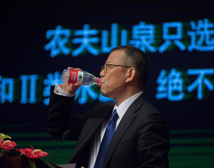 Sau khi Nongfu Spring niêm yết trên Sàn giao dịch Chứng khoán Hồng Kông vào tháng 9/2020, tài sản của Zhong tăng "vùn vụt" theo cấp số nhân ngay sau đó. Ảnh: Getty