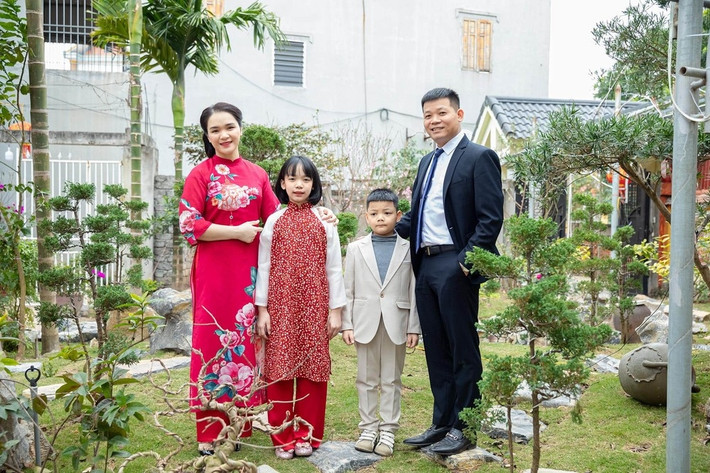 Trong khuôn viên biệt thự có khoảng sân vườn rộng rãi. Ảnh: Facebook
