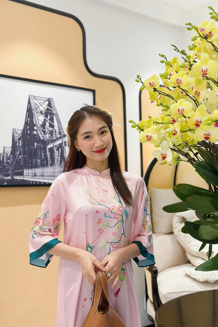 Trên trang cá nhân, Hòa Minzy xác nhận thông tin mong muốn nhận nuôi bé gái 6 tuổi mồ côi tại thôn Làng Nủ, xã Phúc Khánh, Bảo Yên, Lào Cai. Tuy nhiên, nữ ca sĩ còn phải đợi ý kiến từ gia đình bé. Ảnh: FB Hòa Minzy
