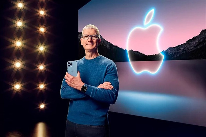 Năm 2023, Apple đã chi 820.309 USD để thuê vệ sĩ bảo vệ CEO Tim Cook. Đây không phải là số tiền nhỏ nhưng vẫn ít hơn 1,6 triệu USD mà hãng phải trả cho việc sử dụng máy bay riêng của ông. Ảnh: Getty