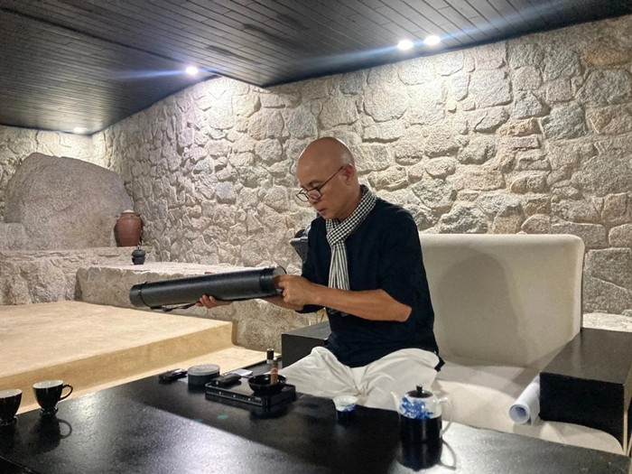 Trước khi xảy ra vụ ly hôn nghìn tỷ với bà Lê Hoàng Diệp Thảo, ông Đặng Lê Nguyên Vũ từng có 6 năm ở ẩn ở hang đá M’Drak. Tính đến nay, ông "vua cà phê" đã sống ở đây ngót nghét chục năm. Ảnh: Dân Việt