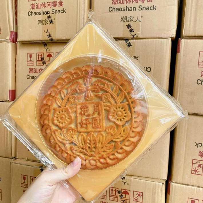 Thị trường bánh trung thu năm nay xuất hiện nhiều sản phẩm mới lạ, độc đáo, theo xu hướng giới trẻ. Trong đó, phải kể đến bánh trung thu mochi khổng lồ nội địa Trung Quốc. Ảnh: FB Mai Mít