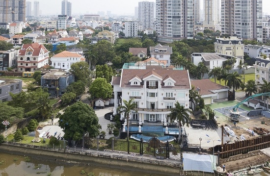 Ông Johnathan Hạnh Nguyễn được mọi người biết đến thông qua biệt danh "vua hàng hiệu". Gia đình tỷ phú Johnathan Hạnh Nguyễn sống trong căn biệt thự tráng lệ tại phường Thảo Điền (quận 2, TP HCM). Ảnh; Zing