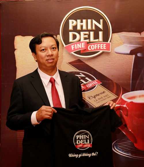 Theo ông Phạm Đình Nguyên, điều mà ông đạt được lớn hơn doanh thu từ việc kinh doanh ở thị trấn chính là làm marketing cho các sản phẩm Việt. Ảnh: USI