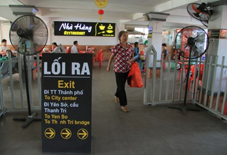 Tổ hợp nhà ăn, sảnh chờ tại bến xe.