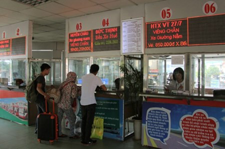 Khu vực mua vé với hướng dẫn bằng bảng điện tử. Nước Ngầm cũng là bến xe phục vụ xe quốc tế đi Lào, Trung Quốc.