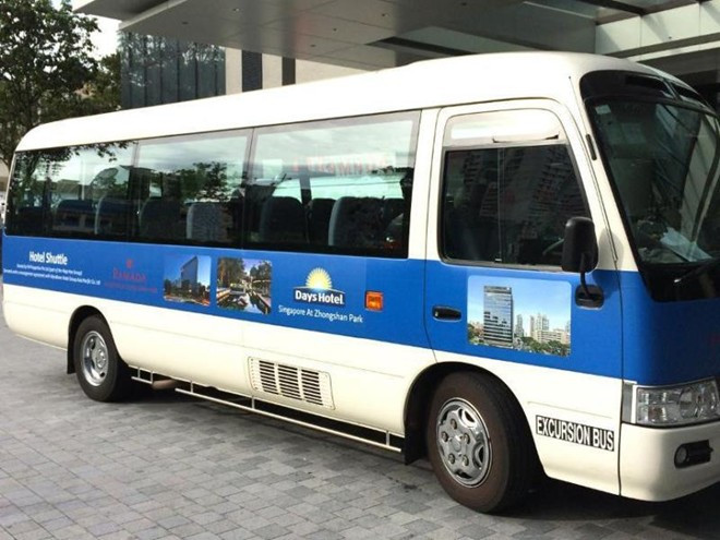 Xe được bố trí đưa đón khách. Tại SEA Games 28, ĐT Việt Nam thi đấu ở sân Bishan Stadium, Bishan. Đây là sân nhà của CLB Home United FC ở giải S-League.