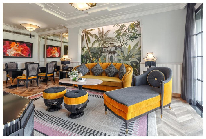 4 phòng Opera Suites ở tầng cao nhất của khách sạn có sân hiên lớn. Ảnh: Booking