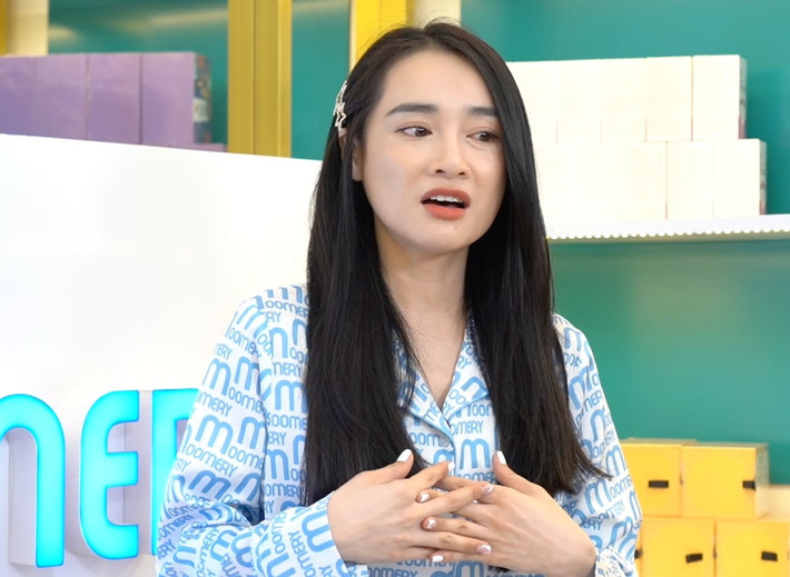 Trong chương trình về cuộc sống gia đình mới đây, Nhã Phương có dịp tâm sự về chuyện tiền bạc. Sao nữ tiết lộ, Trường Giang luôn để cô đứng tên tài sản, đất đai. Ảnh: FB Nhã Phương Beauty & Moomery