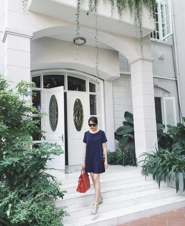Năm 2012, Tăng Thanh Hà bước chân vào nhà hào môn khi kết hôn với doanh nhân Louis Nguyễn - con trai của tỷ phú Johnathan Hạnh Nguyễn. Vợ chồng Hà Tăng sống trong căn biệt thự trắng với không gian thoáng đãng. Ảnh: Zing