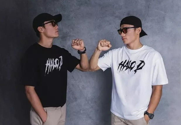 Thủ môn Bùi Tiến Dũng sở hữu một thương hiệu thời trang nam ở TP.HCM. Sau một thời gian kinh doanh online, chàng thủ môn cũng mở shop hoành tráng ngay giữa 1 con phố mặt tiền ở quận 1. Ảnh: Vietnamnet