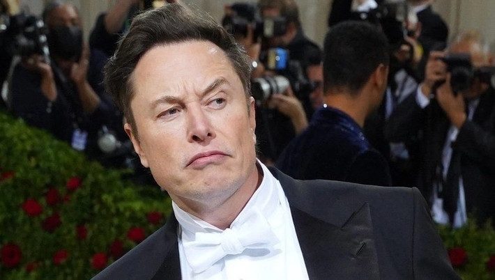 Tỷ phú Elon Musk và bạn cùng phòng Andeo Ressi từng thuê một ngôi nhà lớn và chuyển nó thành hộp đêm khi vẫn còn là sinh viên Đại học Pennsylvania để trả tiền thuê nhà. Theo Vogue, câu lạc bộ có thể chứa tới 1.000 người. Ảnh: Reuters