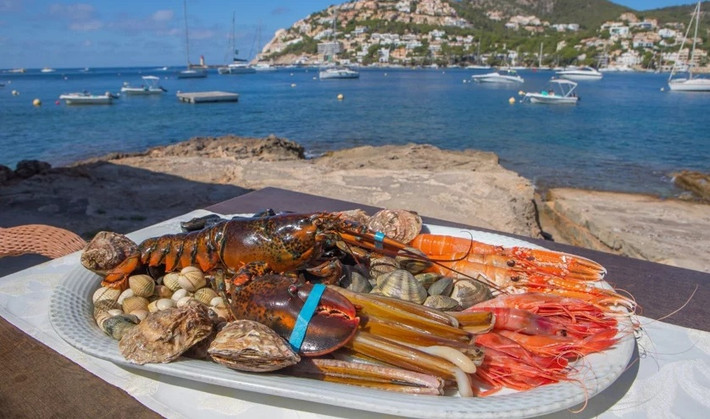 Mallorca cũng nổi tiếng với hải sản địa phương và dầu olive. Ảnh: SeeMallorca