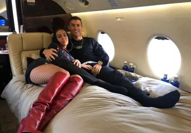 Theo The Richest, việc gia tăng quân số chính là nguyên nhân khiến siêu sao bóng đá phải mua máy bay mới.