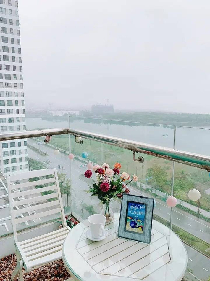 Ban công nhìn ra biển là một trong những khu vực được Hoa hậu Việt Nam 2010 yêu thích nhất trong nhà. Ảnh: Lao động