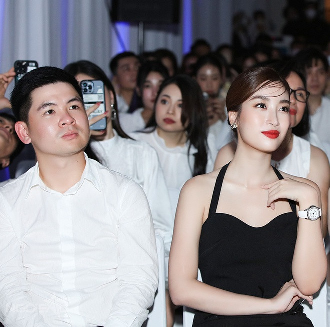 Hoa hậu Đỗ Mỹ Linh cũng vừa được thiếu gia Đỗ Vinh Quang cầu hôn. Có lẽ không còn lâu nữa, khán giả sẽ được chứng kiến khoảnh khắc xinh như công chúa của Đỗ Mỹ Linh trong ngày cưới. Ảnh: Infonet