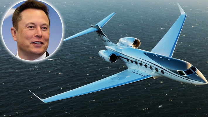 Hiện, Musk sở hữu một chiếc G650ER của hãng Gulfstream trị giá 70 triệu USD. Năm 2018, Musk đã bay hơn 240.000 km và Tesla đã trả 700.000 USD tiền chi phí vận hành.