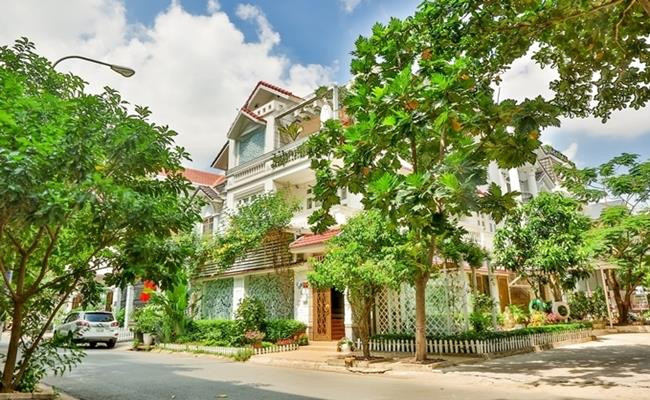 Trong khi đó, ca sĩ Vy Oanh có cuộc sống viên mãn với 2 đứa con cùng chồng doanh nhân trong căn biệt thự rộng 1.400m2 ở quận 2 (TP HCM). Ảnh: Dân Việt