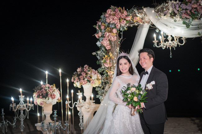 Gần đây, cặp vợ chồng ca sĩ Di Băng được nhiều người ngưỡng mộ về sự hạnh phúc và độ giàu có. Sau khi kết hôn với đại gia bất động sản, Di Băng rút lui về làm hậu phương hỗ trợ chồng quản lý sự nghiệp và sinh con. Ảnh: Internet