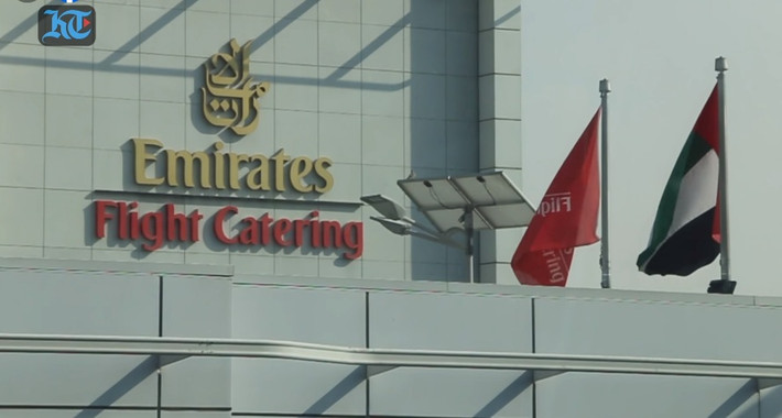 Emirates Airline - hãng hàng không quốc gia của UAE - sở hữu nhà bếp hàng không lớn nhất thế giới, cung cấp 185.000 suất ăn trên 160 chặng bay mỗi ngày.