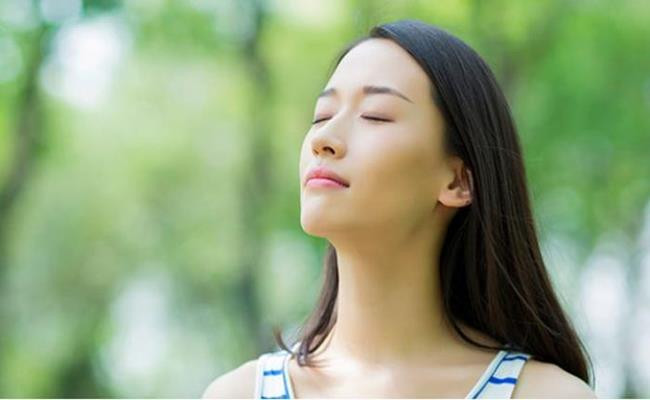 Tuy nhiên, công việc này thậm chí còn đòi hỏi chứng chỉ cấp quốc gia ở Nhật. Mức lương của các chuyên gia ngửi không khí tại Nhật dao động từ 2,5-5 triệu yên/năm (519 triệu - hơn 1 tỷ đồng/năm).